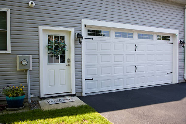 24/7 Emergency Garage Door Panel Replacement experts in Wilder, ID